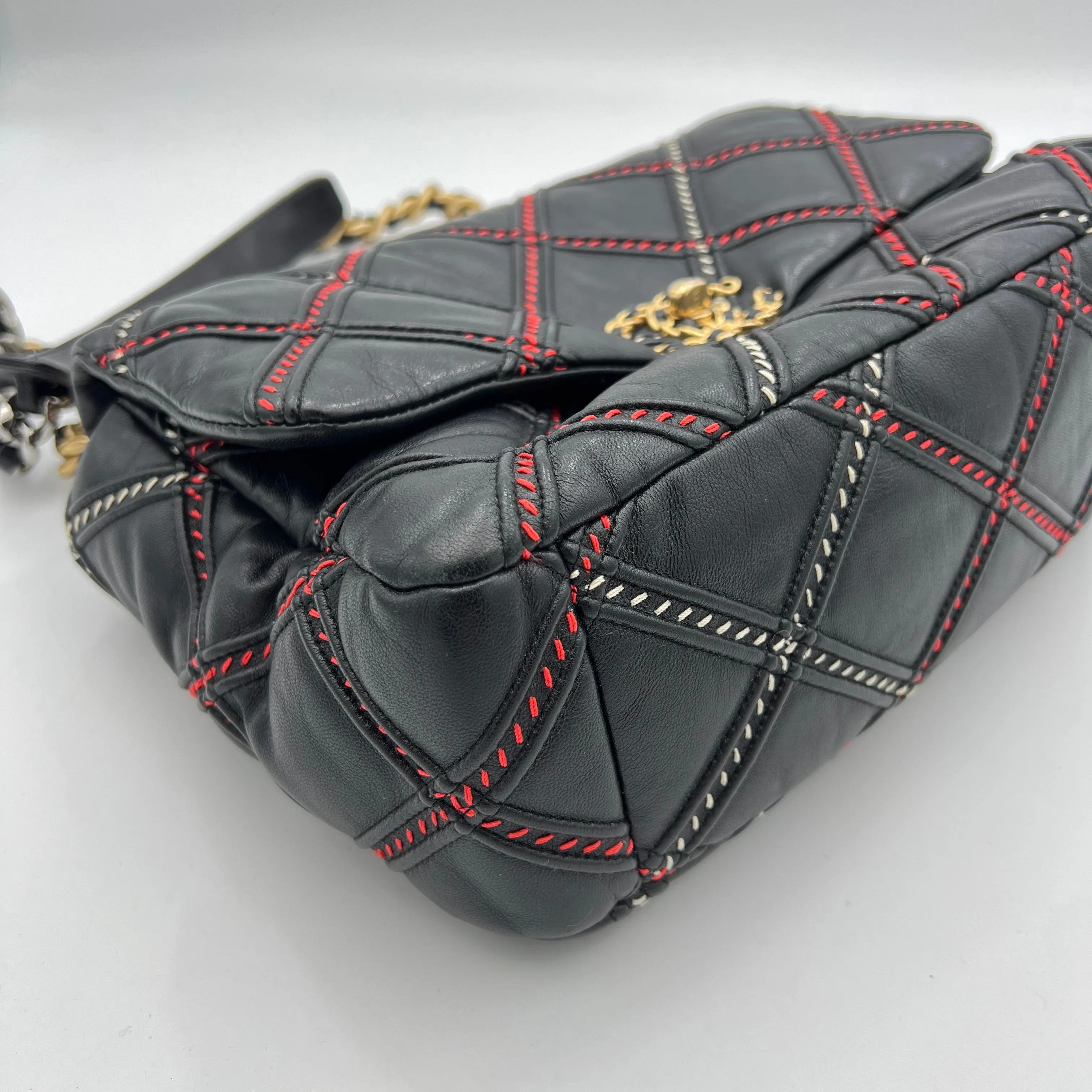 19 Flap Large Black Shoulder Bag in Lambskin, Gold hardware