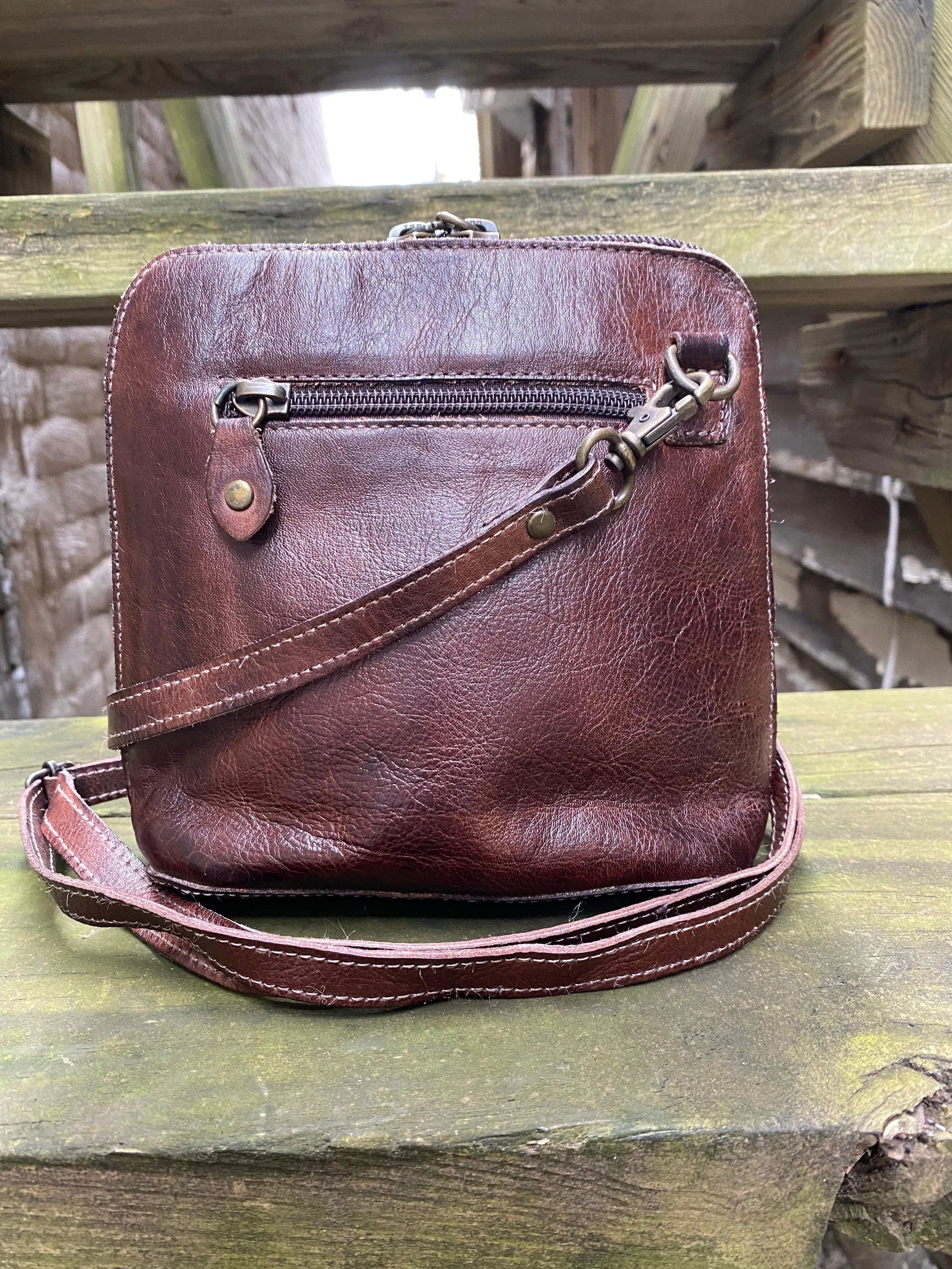 Bed Stu Ventura Teak Rustic Leather Crossbody Purse A450177-TZKRS