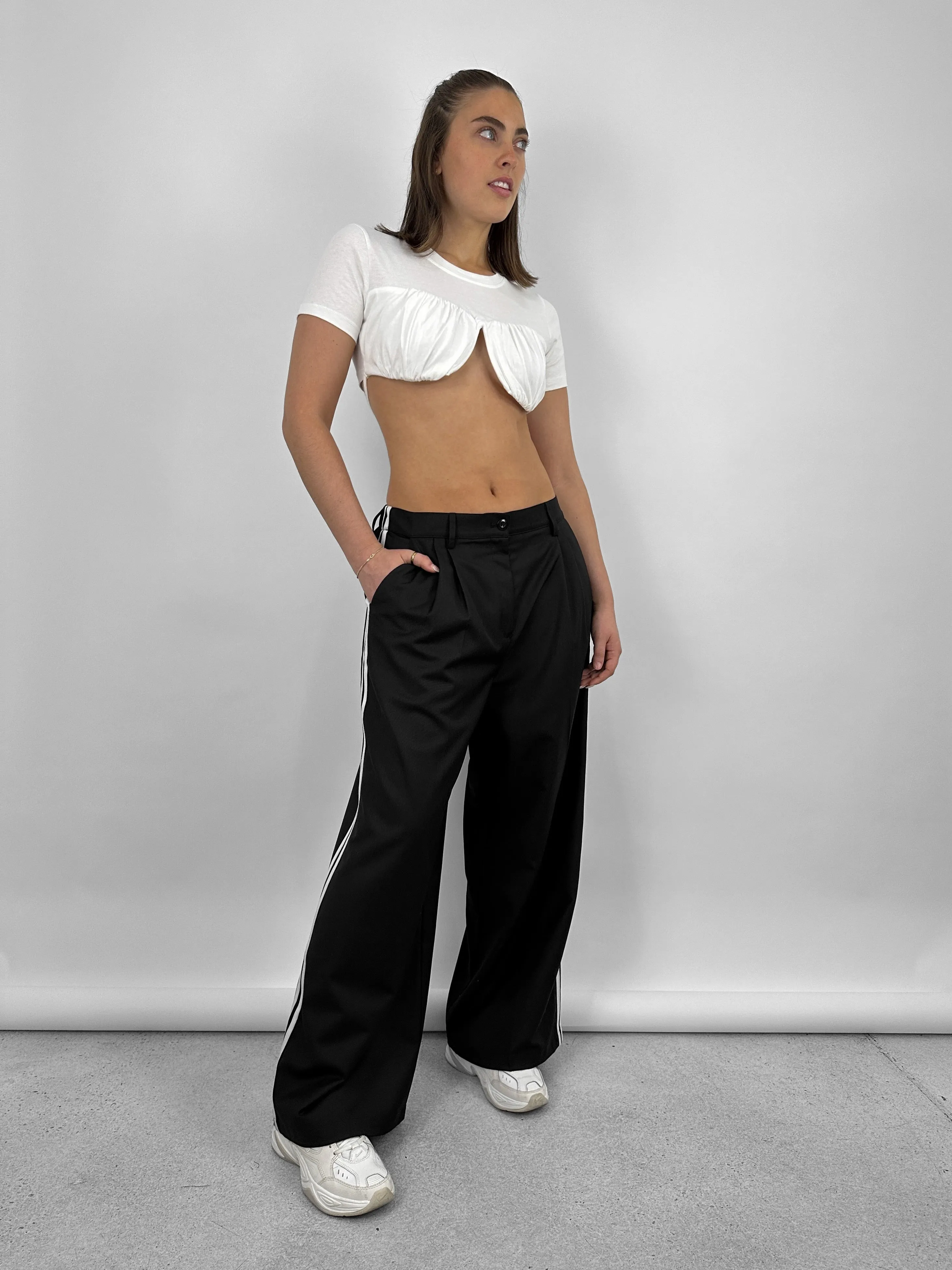 Crew Neck Cropped Underwire Tee