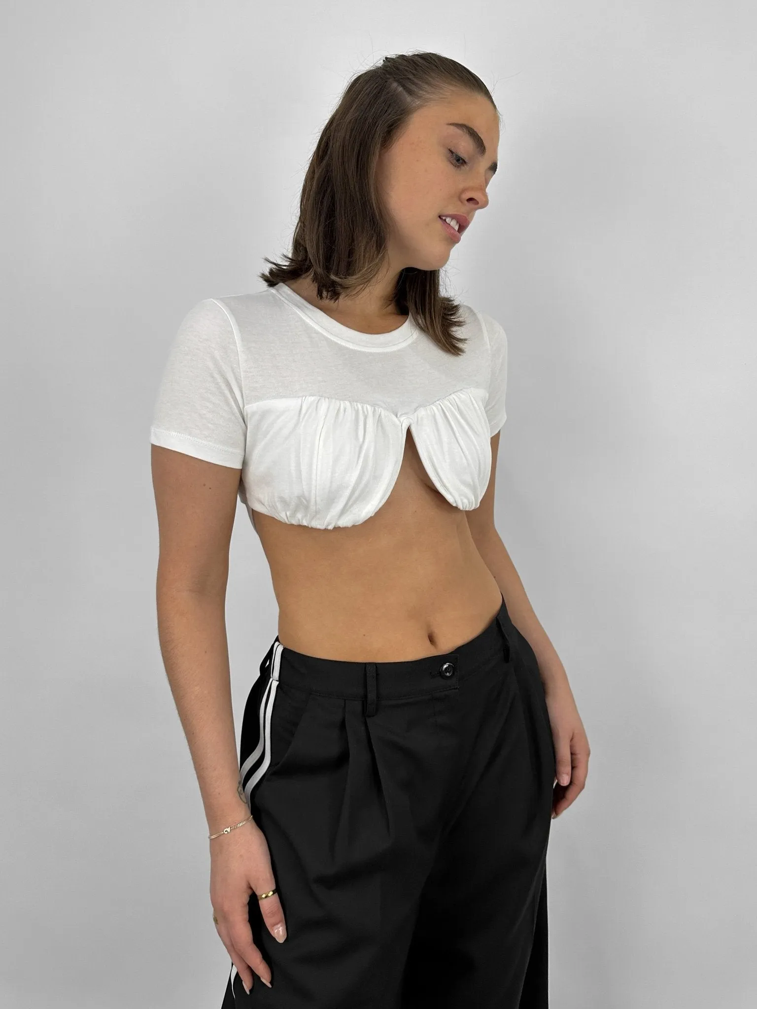 Crew Neck Cropped Underwire Tee