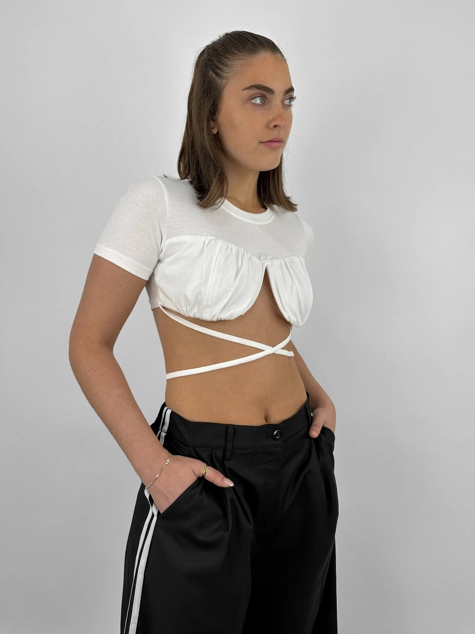 Crew Neck Cropped Underwire Tee