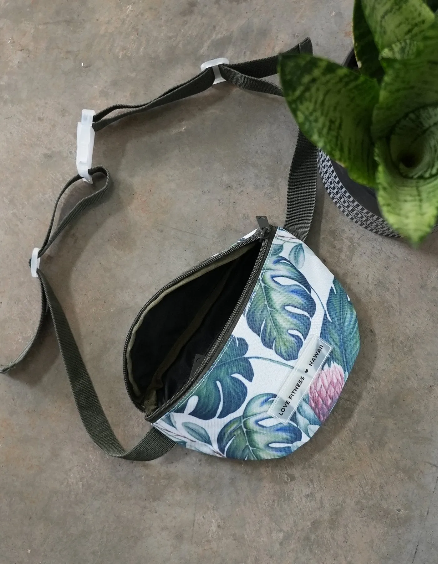 Monstera Fanny Pack