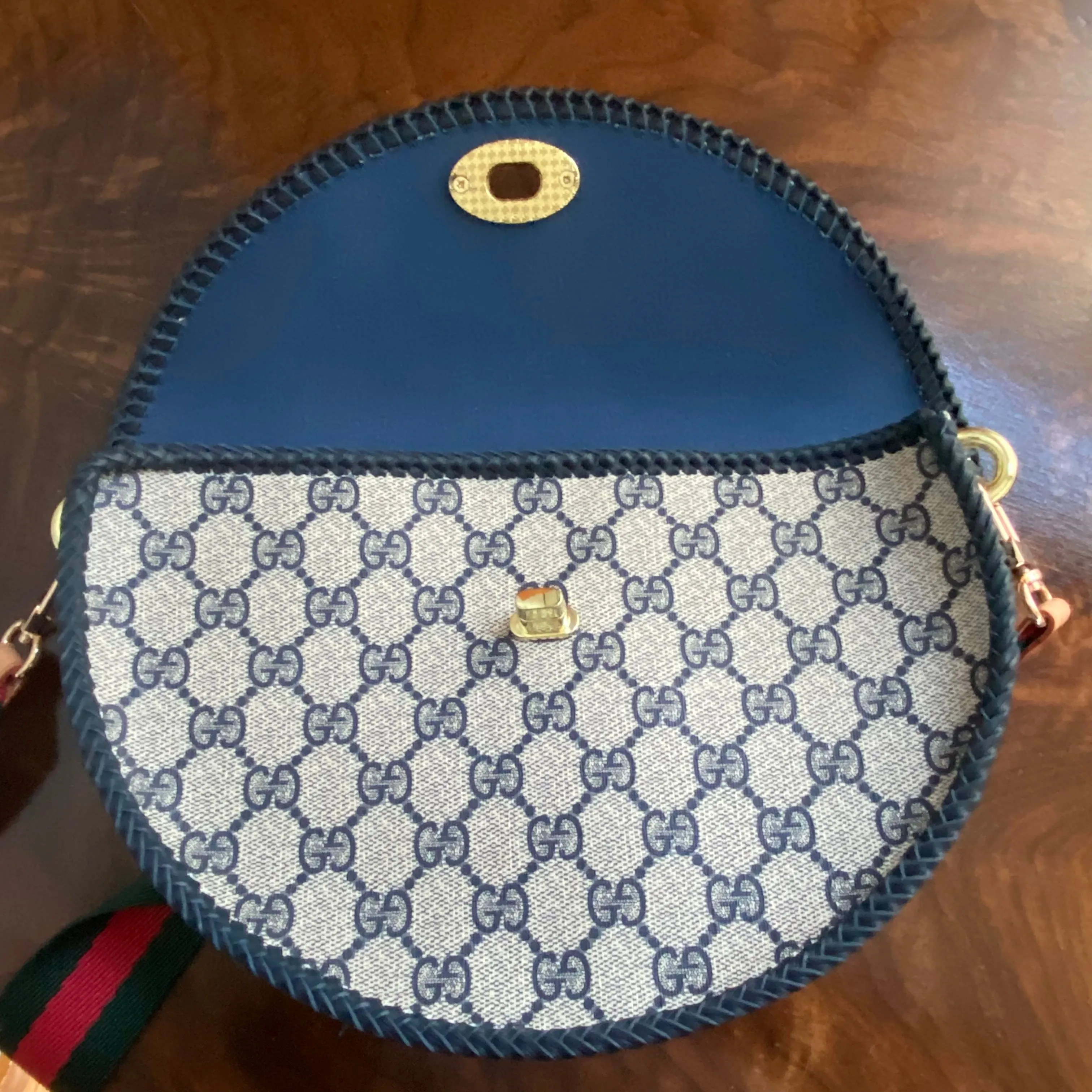 The Dove - Vintage Gucci Crossbody in Navy