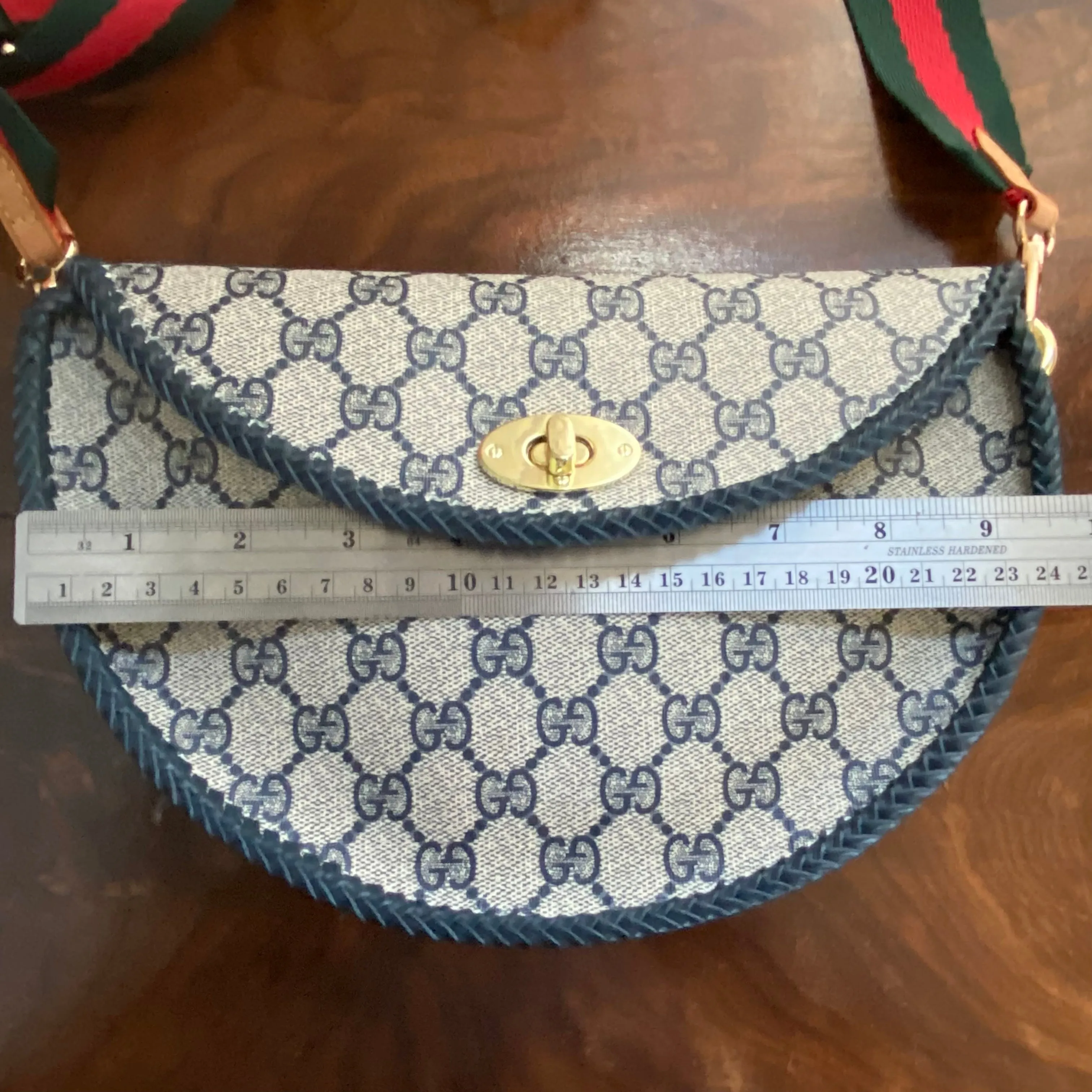 The Dove - Vintage Gucci Crossbody in Navy