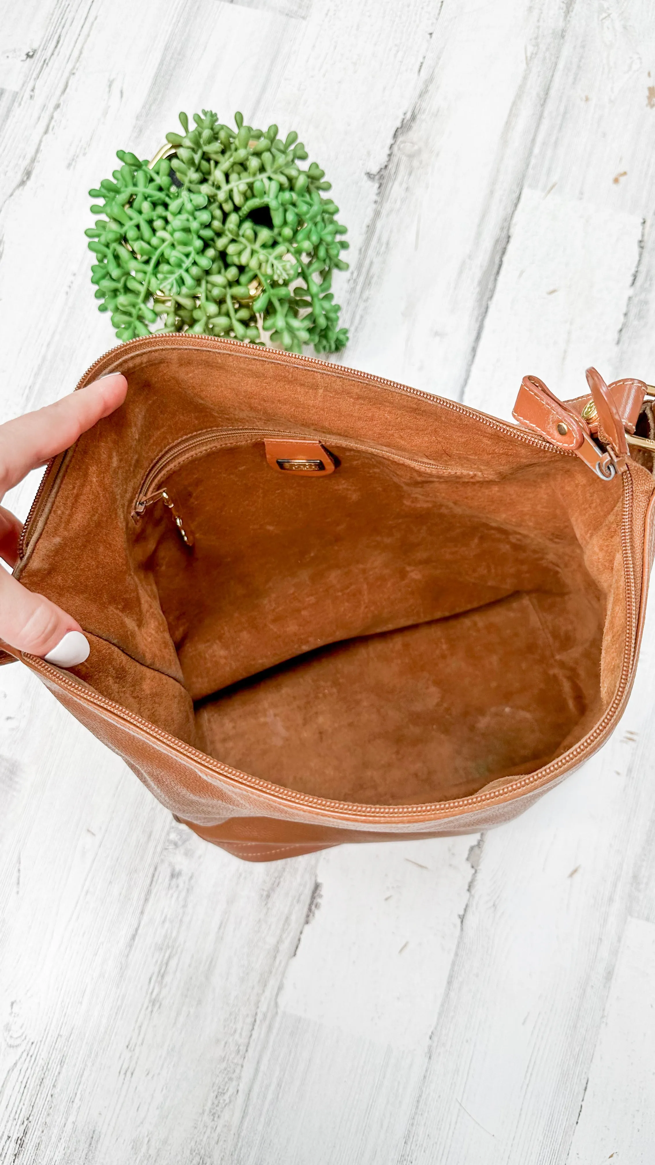 Vintage 80’s Gucci Medium Brown Leather Bucket Shoulder Purse